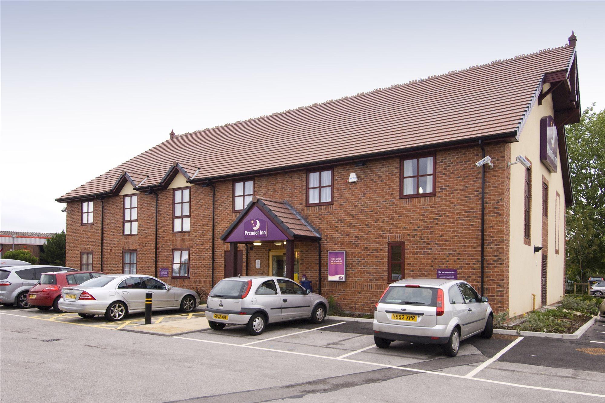 Premier Inn Crewe Central Екстериор снимка