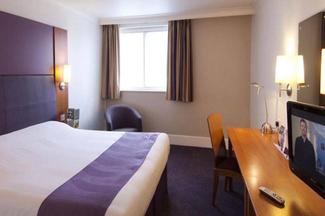 Premier Inn Crewe Central Екстериор снимка