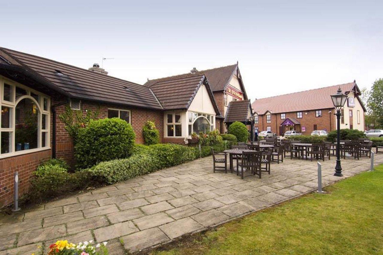 Premier Inn Crewe Central Екстериор снимка
