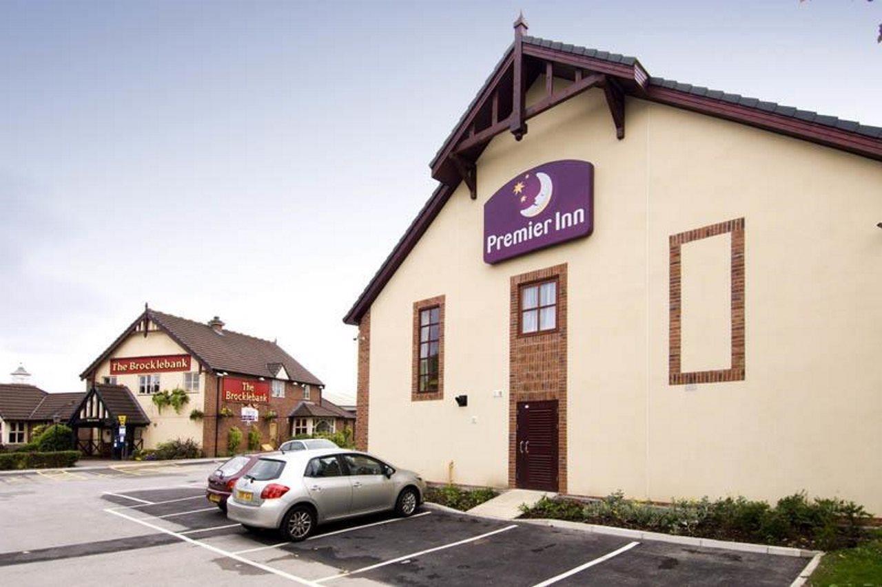 Premier Inn Crewe Central Екстериор снимка
