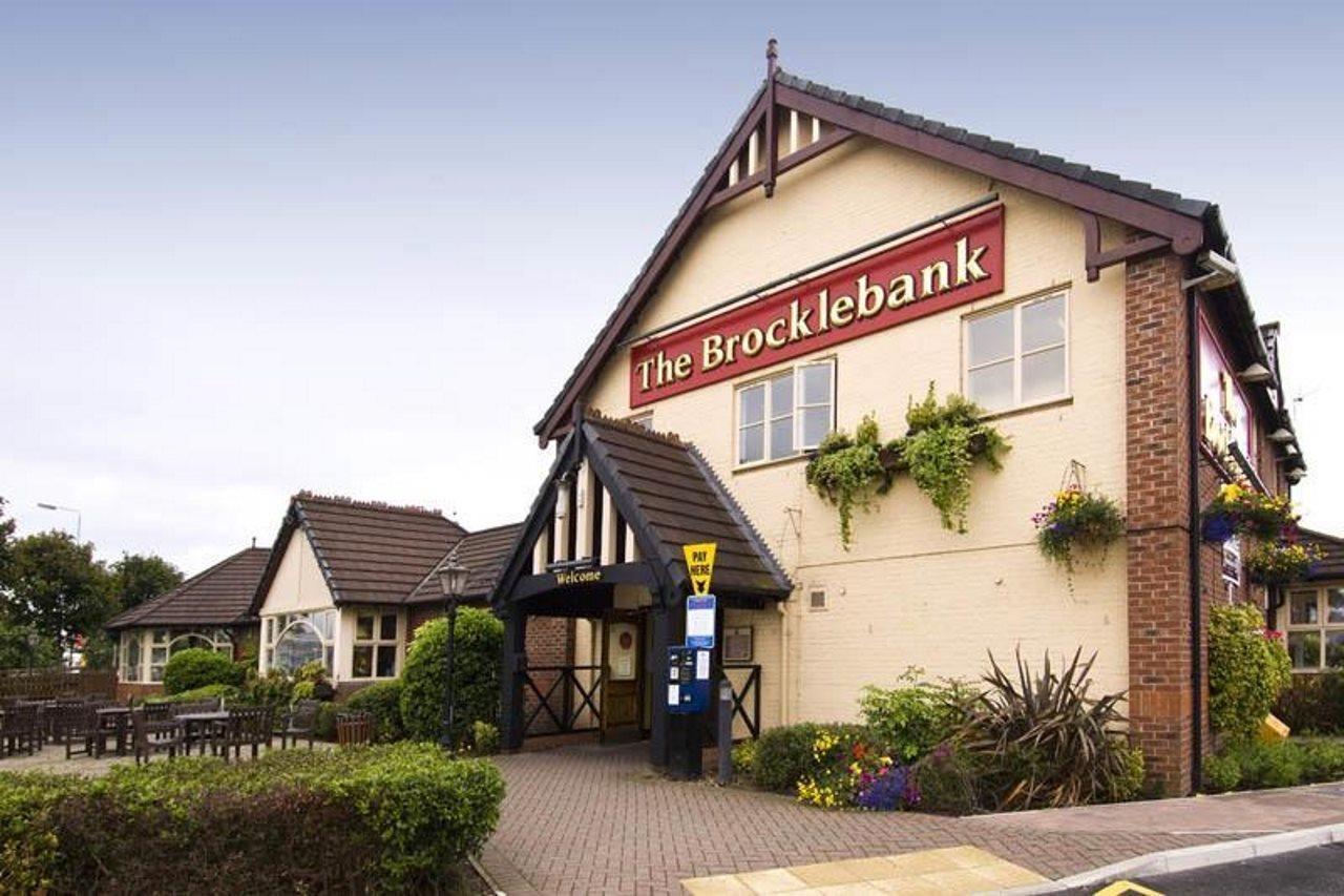 Premier Inn Crewe Central Екстериор снимка