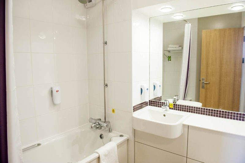 Premier Inn Crewe Central Екстериор снимка