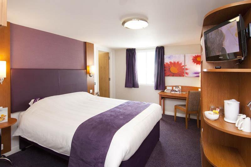 Premier Inn Crewe Central Екстериор снимка
