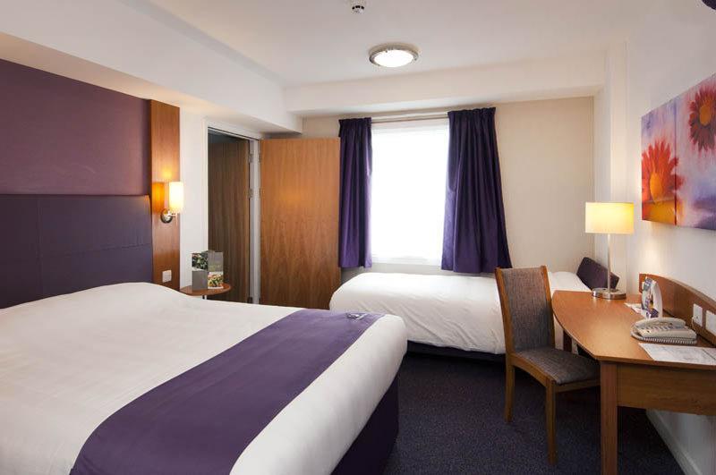 Premier Inn Crewe Central Екстериор снимка
