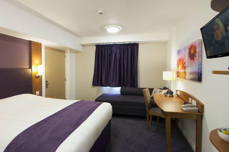 Premier Inn Crewe Central Екстериор снимка