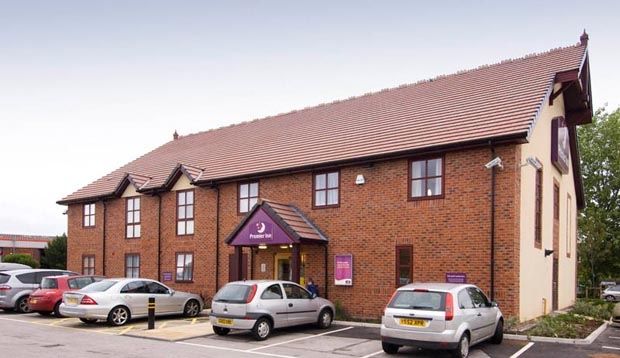 Premier Inn Crewe Central Екстериор снимка